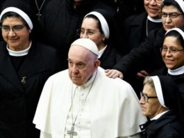 El papa Francisco les otorga a las mujeres un histórico derecho al voto en una reunión de obispos