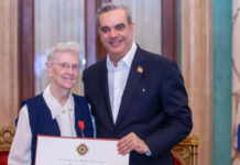 Presidente Abinader condecora misioneras canadienses con la Orden Heráldica de Cristóbal Colón y la Orden del Mérito de Duarte, Sánchez y Mella