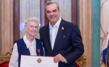 Presidente Abinader condecora misioneras canadienses con la Orden Heráldica de Cristóbal Colón y la Orden del Mérito de Duarte, Sánchez y Mella