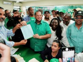 Alcalde Carlos Guzmán inscribe su precandidatura a la misma posición en la FP