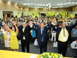 Leonel Fernández es proclamado candidato presidencial del partido de Wessin
