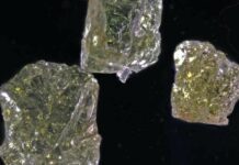 Trinitita: la extraña gema creada por la primera explosión nuclear de la historia