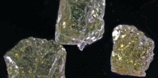 Trinitita: la extraña gema creada por la primera explosión nuclear de la historia