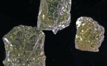 Trinitita: la extraña gema creada por la primera explosión nuclear de la historia