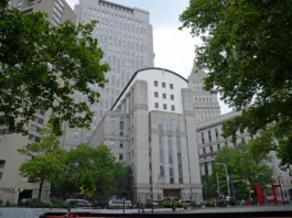 Un profesor es acusado de atraer mujeres a Nueva York y violarlas