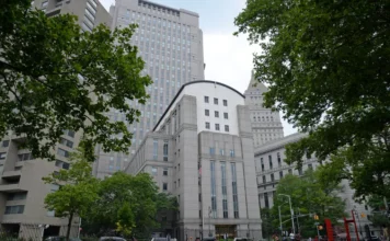 Un profesor es acusado de atraer mujeres a Nueva York y violarlas