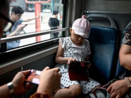 China quiere que los niños pasen menos tiempo en sus teléfonos inteligentes