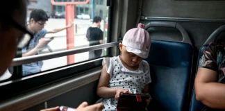 China quiere que los niños pasen menos tiempo en sus teléfonos inteligentes