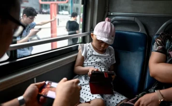 China quiere que los niños pasen menos tiempo en sus teléfonos inteligentes