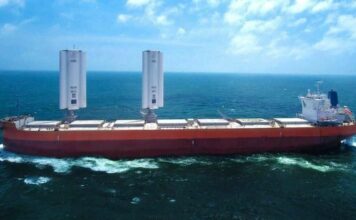 Cómo funciona el innovador carguero con velas gigantes para navegar con energía eólica