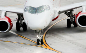 El avión ruso SSJ 100 fabricado con componentes nacionales realiza su primer vuelo (VIDEO)