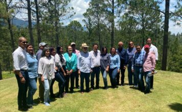 Ministro de Medio Ambiente visita a la familia De Moya Loveras en San José de las Matas