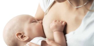 Lactancia materna: ¿Duermen mejor los bebés que toman el pecho o los de biberón?