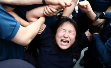 China toma represalias contra Japón por el vertido en el océano de las aguas residuales de la planta nuclear de Fukushima