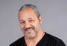 Richard Douglas deplora vulgaridad en los medios de comunicación audiovisuales y en la música