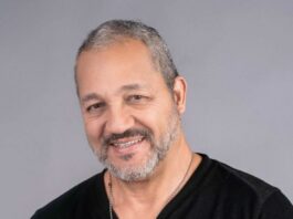 Richard Douglas deplora vulgaridad en los medios de comunicación audiovisuales y en la música