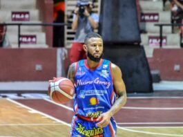 Máximo Gómez se pone a ley de una victoria para el campeonato del basket de SFM