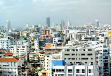 Tres economistas ven justificado revisar a la baja metas crecimiento