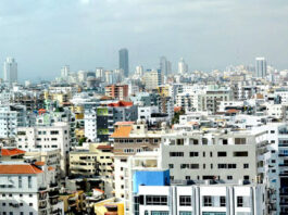 Tres economistas ven justificado revisar a la baja metas crecimiento