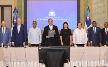 Presidente Abinader firma Pacto De Nación por crisis haitiana