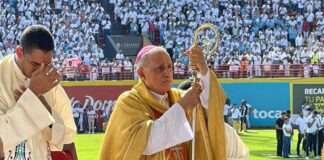 Renuncia arzobispo de Santiago Freddy Bretón y el papa Francisco nombra a Héctor Rafael Rodríguez