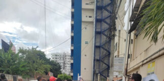 Evacúan empleados de distintas instituciones en simulacro nacional de terremoto