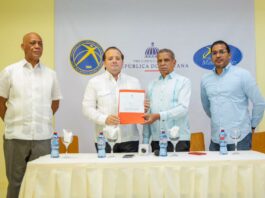 Ministro Paliza entrega RD$20 millones para remodelación del Club Mauricio Báez