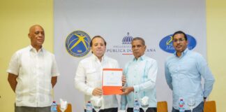 Ministro Paliza entrega RD$20 millones para remodelación del Club Mauricio Báez