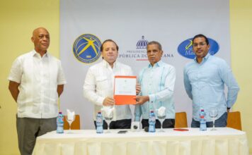 Ministro Paliza entrega RD$20 millones para remodelación del Club Mauricio Báez