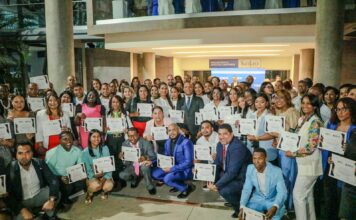 EDESUR y APEC gradúan 204 periodistas y comunicadores en su 3er. diplomado sobre el sector eléctrico