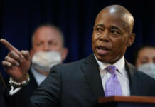 El FBI confisca los teléfonos del alcalde de Nueva York como parte de una investigación federal