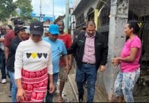 Alcalde Carlos Guzmán asiste a familias afectadas por inundaciones en SDN