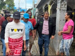 Alcalde Carlos Guzmán asiste a familias afectadas por inundaciones en SDN