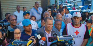 Alcalde Carlos Guzmán lleva ayuda a afectados por torrenciales lluvias