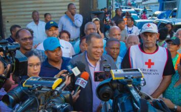 Alcalde Carlos Guzmán lleva ayuda a afectados por torrenciales lluvias