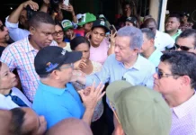 Leonel Fernández visitó zonas afectadas por inundaciones en SDO