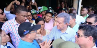 Leonel Fernández visitó zonas afectadas por inundaciones en SDO