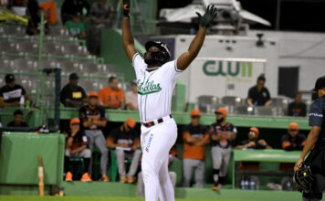 Estrellas vienen de atrás y vencen a los Toros en extrainnings