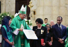 Vaticano condecora jueza del TC por servicios a la Iglesia