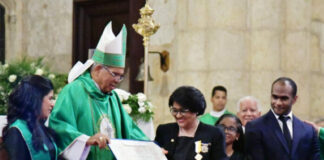 Vaticano condecora jueza del TC por servicios a la Iglesia