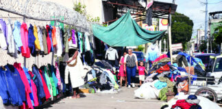 Negocios informales bloquean y arrabalizan espacios públicos del Gran Santo Domingo