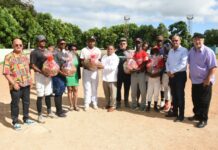 Fundación César Presbott entrega útiles deportivos en Consuelo de San Pedro de Macorís