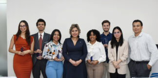 ProCompetencia entrega premios a ganadores del concurso “Escribiendo por la competencia”