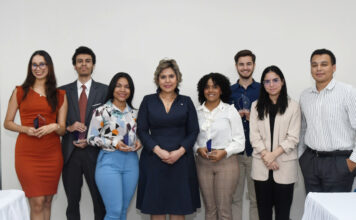 ProCompetencia entrega premios a ganadores del concurso “Escribiendo por la competencia”