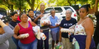 Joyeros Unidos de NY entrega cenas y regalos navideños a familias de La Joya