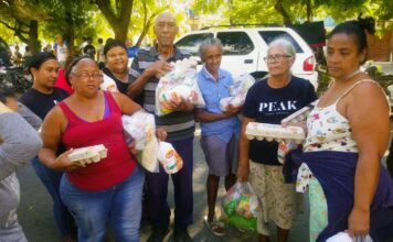 Joyeros Unidos de NY entrega cenas y regalos navideños a familias de La Joya