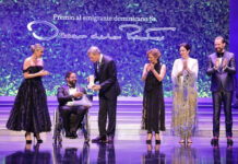 Mirex entrega el premio Sr. Oscar de la Renta al dominicano líder comunitario en NY Quemuel Arroyo Peña