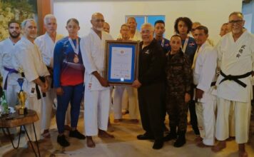Chuchú Cruz es reconocido por la Asociación de Karate de Santiago