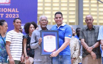 Reconocen a Rafael (Pey) Rincón en la Gran Final del Convivio Nacional de Minibaloncesto