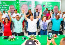 Alcalde Carlos Guzmán presenta 17 candidatos a regidores de la Fuerza del Pueblo en SDN